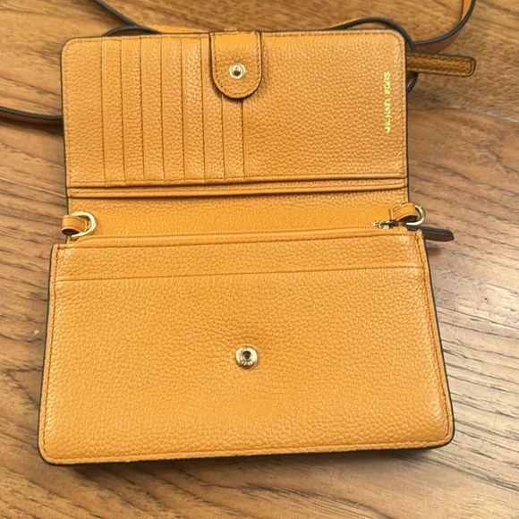 Michael Kors two-way shoulder bag and matching wallet with optional strap. - Picture 9 of 13